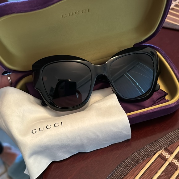 Like new authentic GUCCI
Unisex Sunglasses♡✨❤️ - Picture 7 of 7